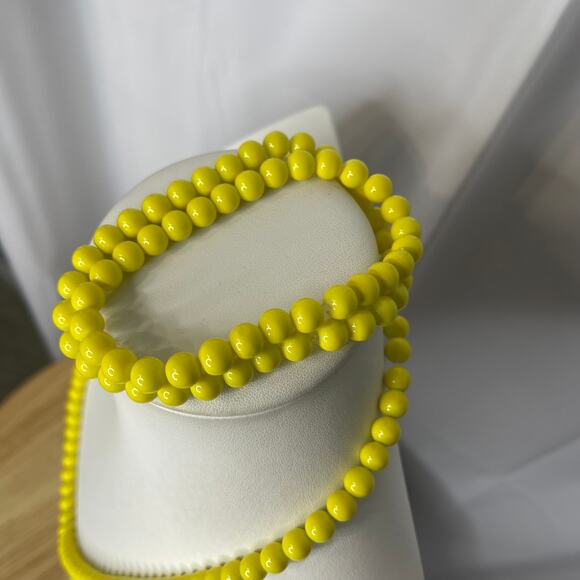 yellow beaded necklace 24" and two matching bracelets stretch style - Picture 5 of 10